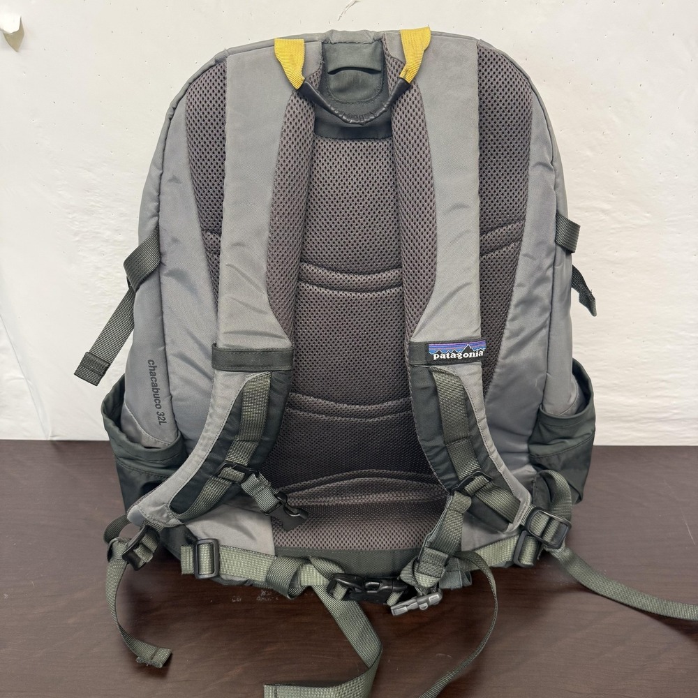 Patagonia Backpack Gray Chacabuco 32L Nylon Soft Case Laptop Daypack - Picture 2 of 11